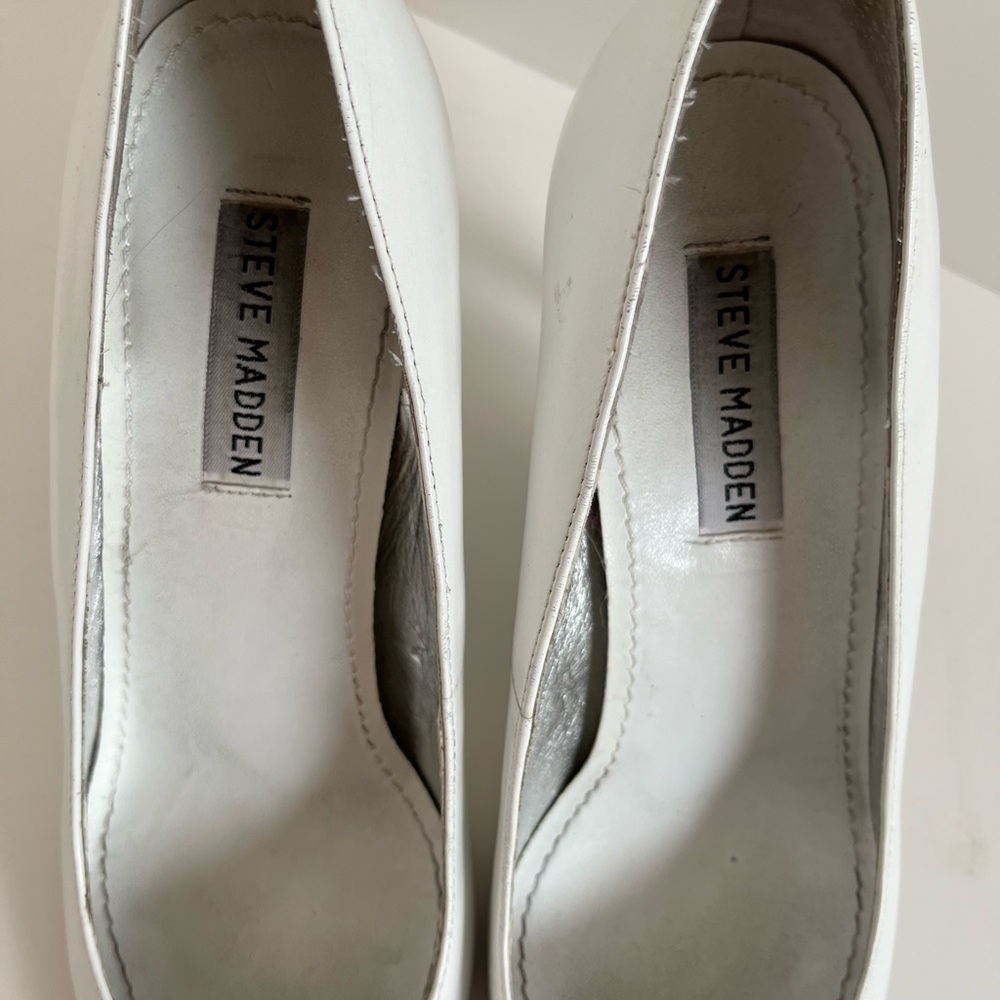Size 8 White Steve Madden pumps - Picture 5 of 9